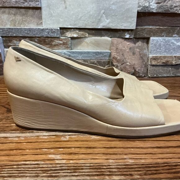 Bottega Veneta Cream Leather Platform - Picture 3 of 14